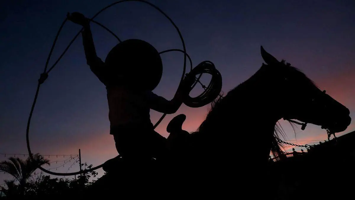 Cuál es la leyenda del charro negro La historia del hombre que hiela la sangre